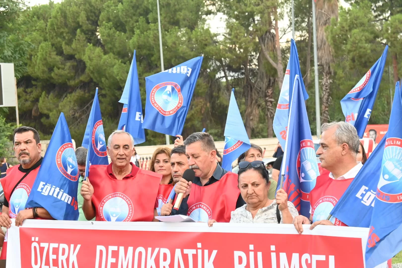 Eğitim-İş Antalya Şubesi üniversite eylemi