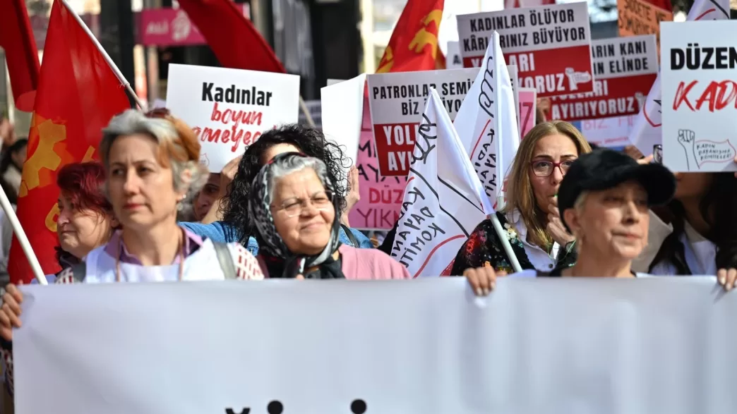 Muratpaş'da 8 Mart yürüyüşü
