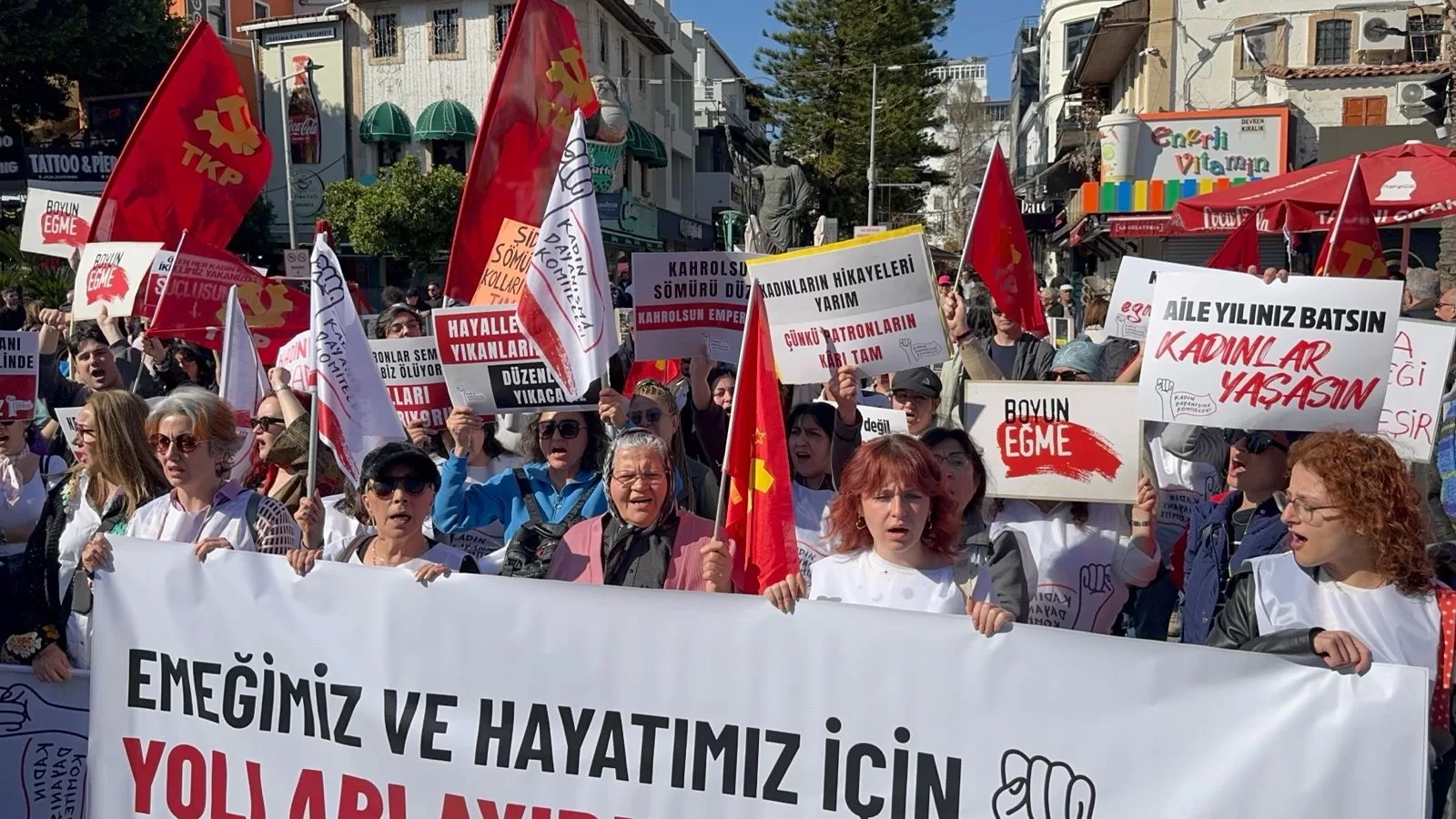 Muratpaş'da 8 Mart yürüyüşü