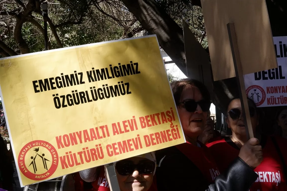 Antalya 8 Mart yürüyüşü