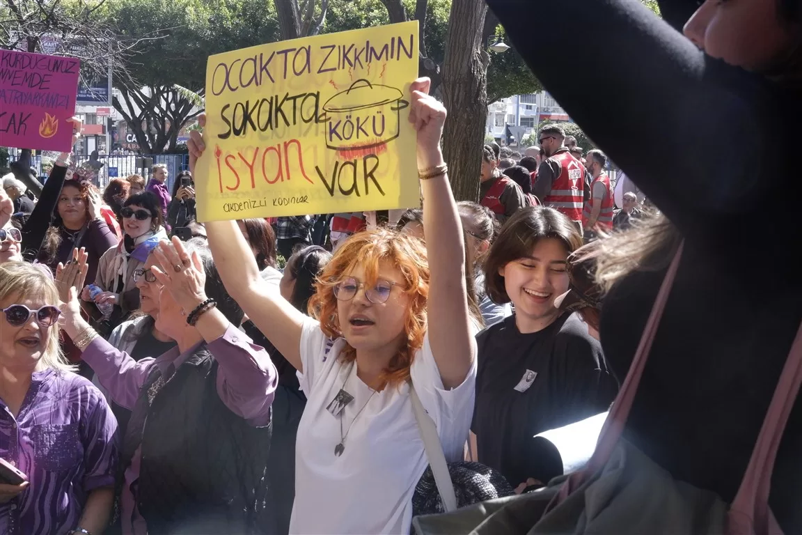 Antalya 8 Mart yürüyüşü