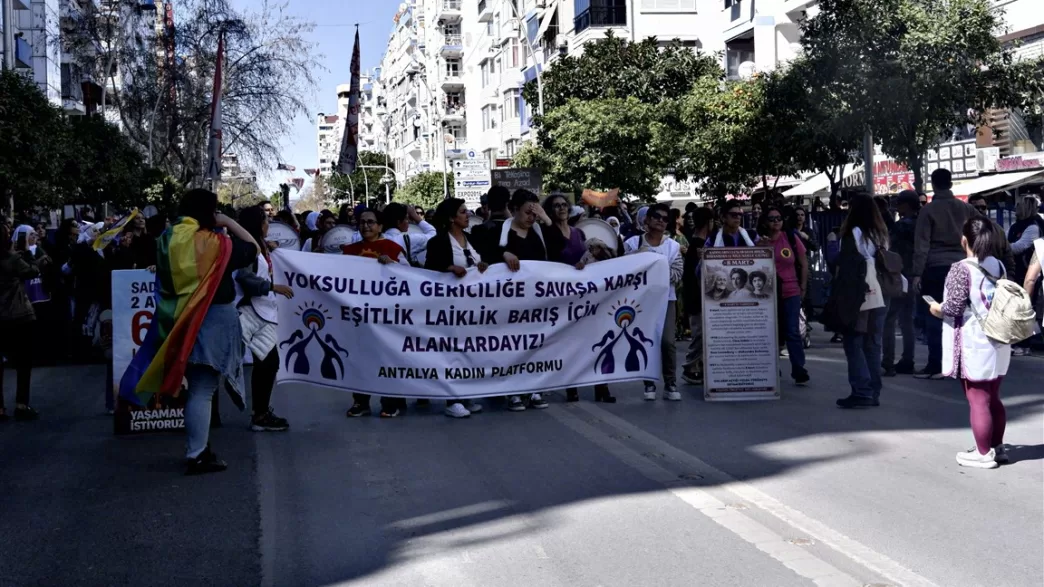 Antalya 8 Mart yürüyüşü