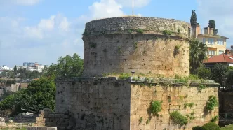 Antalya Hıdırlık Kulesi nerede