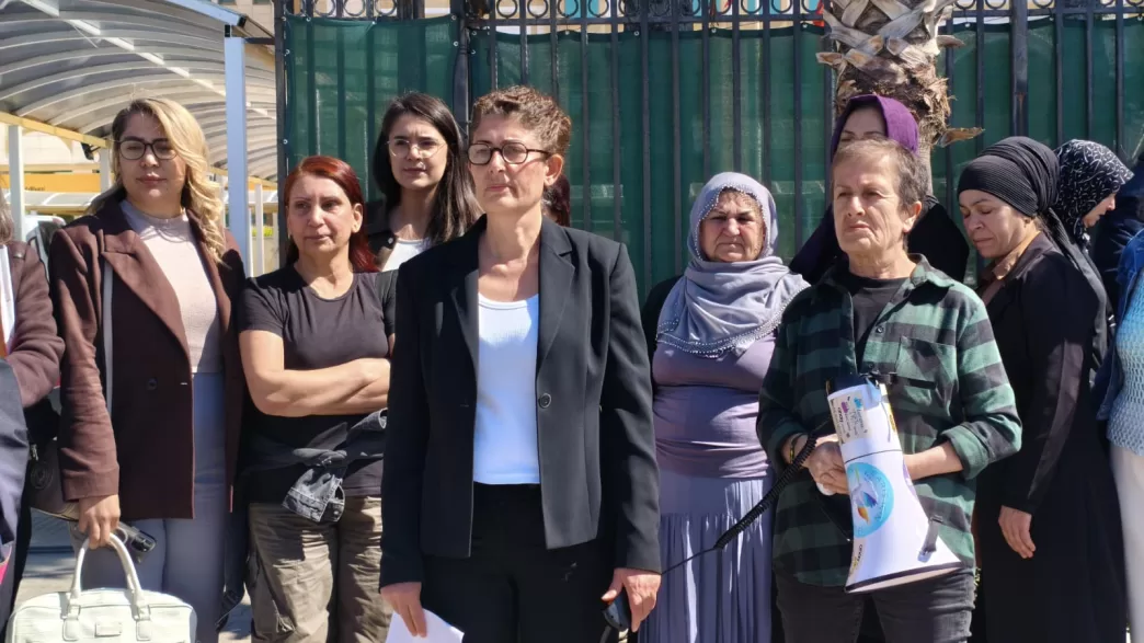 DEM Partisi pankart