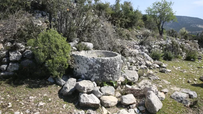 Arneai antik kenti nerede