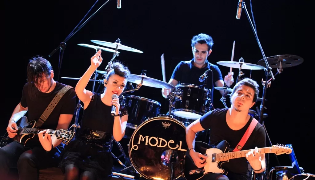 Model grubu birleşti mi