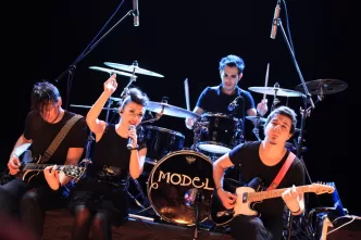 Model grubu birleşti mi