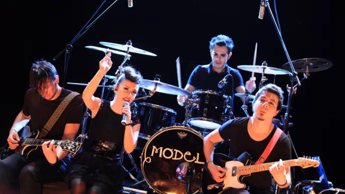 Model grubu birleşti mi