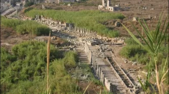 Perge Antik Kenti'nin konumu, tarihçesi, tiyatrosu, stadyumu ve UNESCO statüsüne ilişkin bilgiler bu haberde yer alıyor.