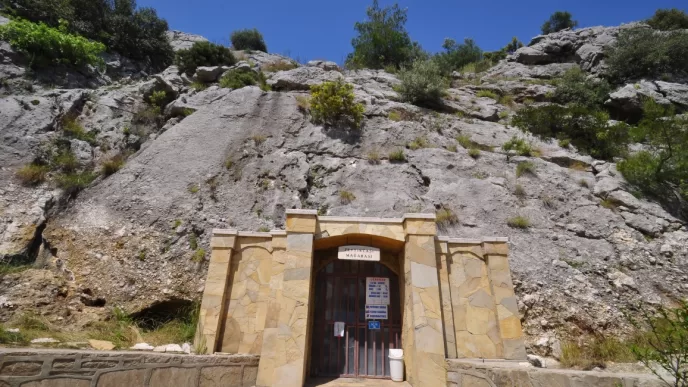 Zeytintaşı mağarası nerede
