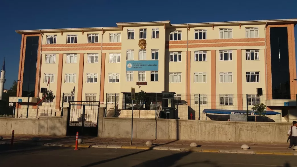 fikret haluk saraçoğlu ilkokulu