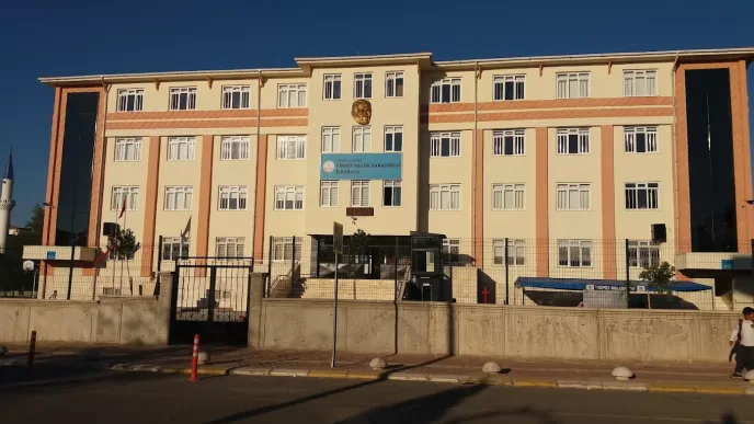 fikret haluk saraçoğlu ilkokulu