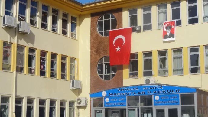 Alanya Mahmutlar İlkokulu adres