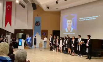akdeniz üniversitesi protesto toplu mezuniyet protestosu akdeniz üniversitesi mezuniyet