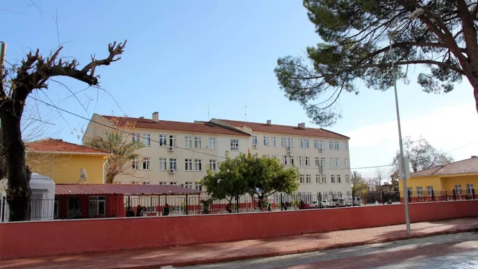 demre yunus emre ilkokulu adres