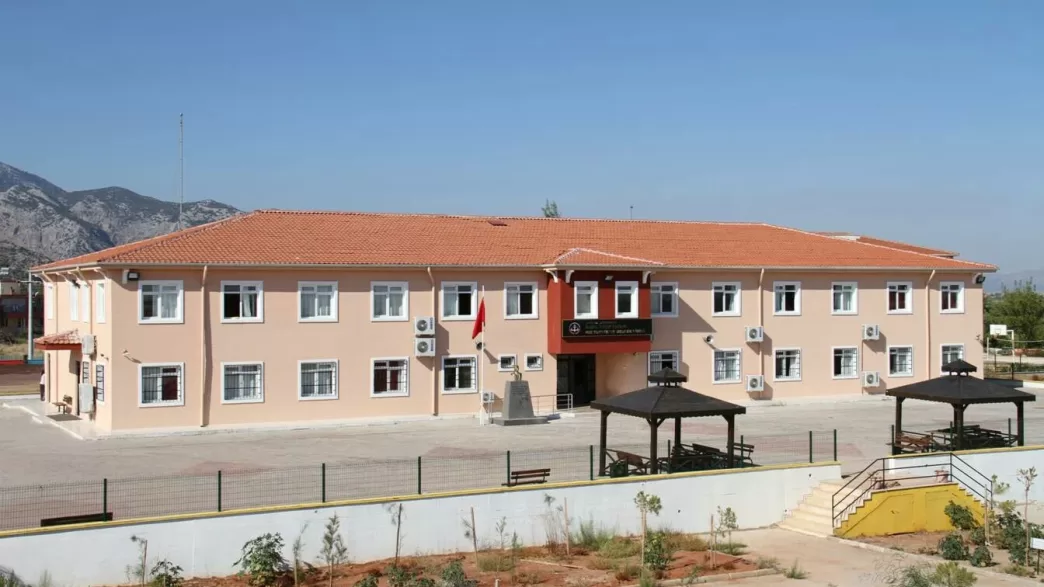 döşemealtı emine ilhan kadam kız mesleki ve teknik anadolu lisesi adres